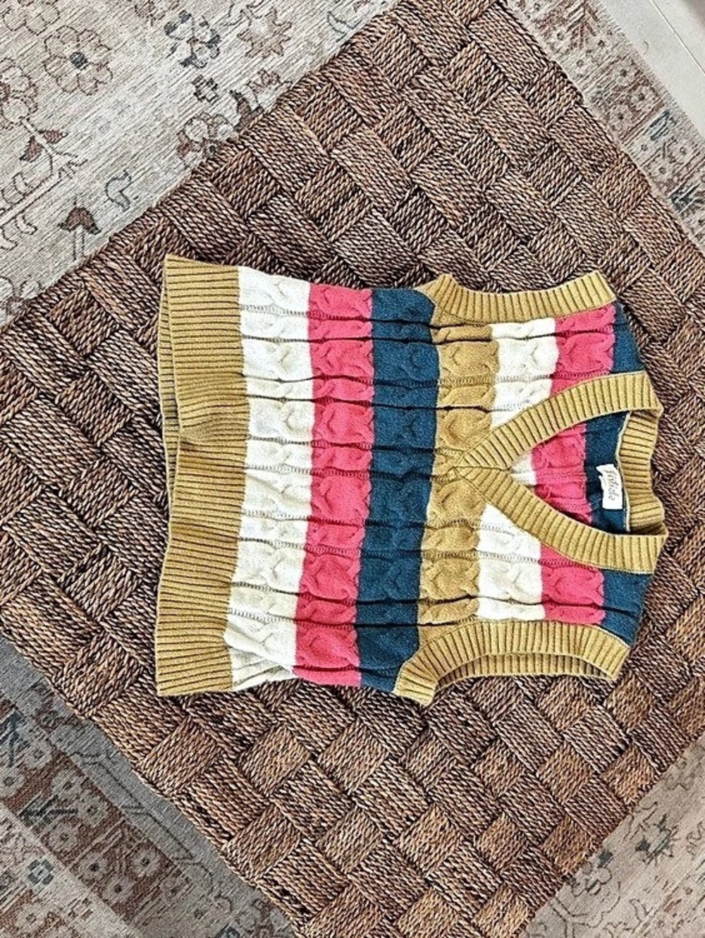 Listicle Striped V-Neck Sweater Vest in Yellow & Pink Size Medium